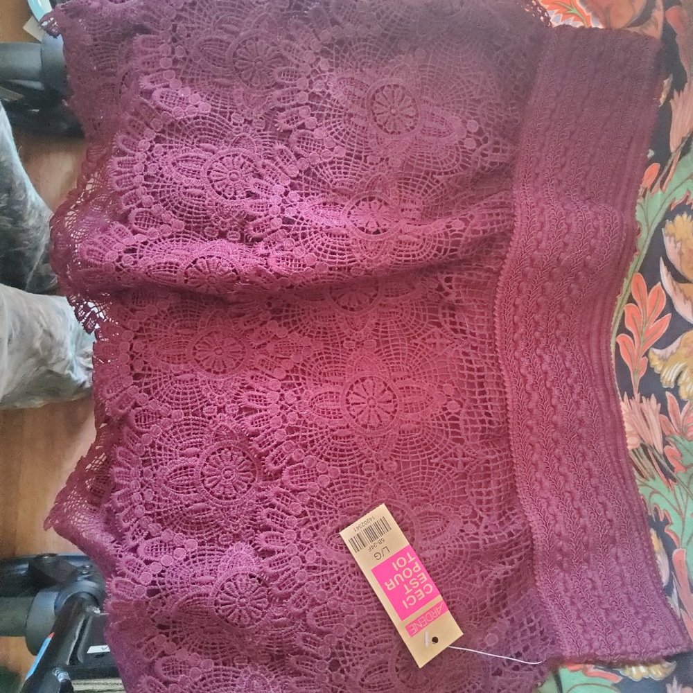 SKIRT  CROTCHED  WINE COLORED SIZE LARGE  SALE
